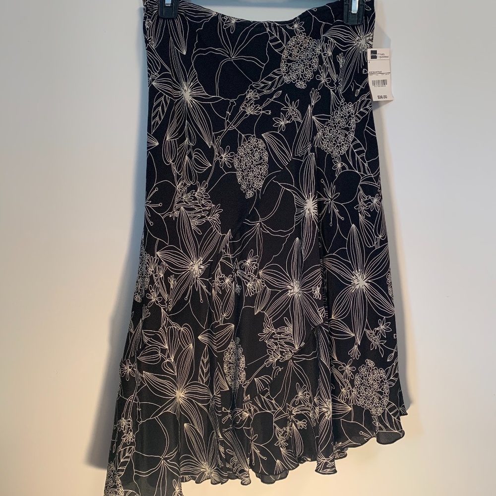 Worthington Skirt Size 4, NWT